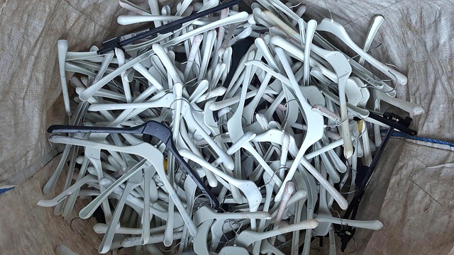 hangers-5175380_640